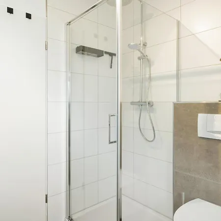 Neu! Modernes Tierbach 23 - Balkon, Privatparkplatz&smarttv! Apartment Emden